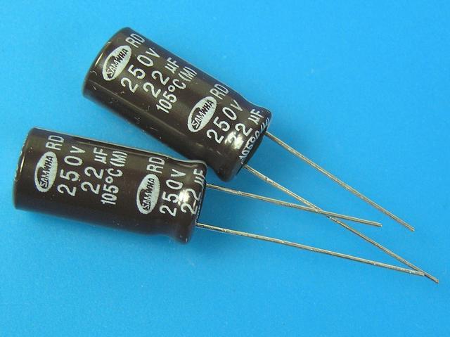 22uF/250V - 105°C Samwha RD   kondenzátor elektrolytický