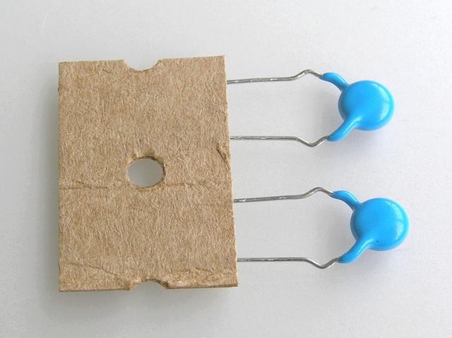 Kondenzátor keramický 12pF/3000V  12pF / 3kV 