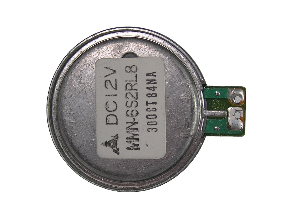 Motor magnetofonu 12V pomocný pro přivíjení a převíjení Matsushitai MMN-6S2RL8