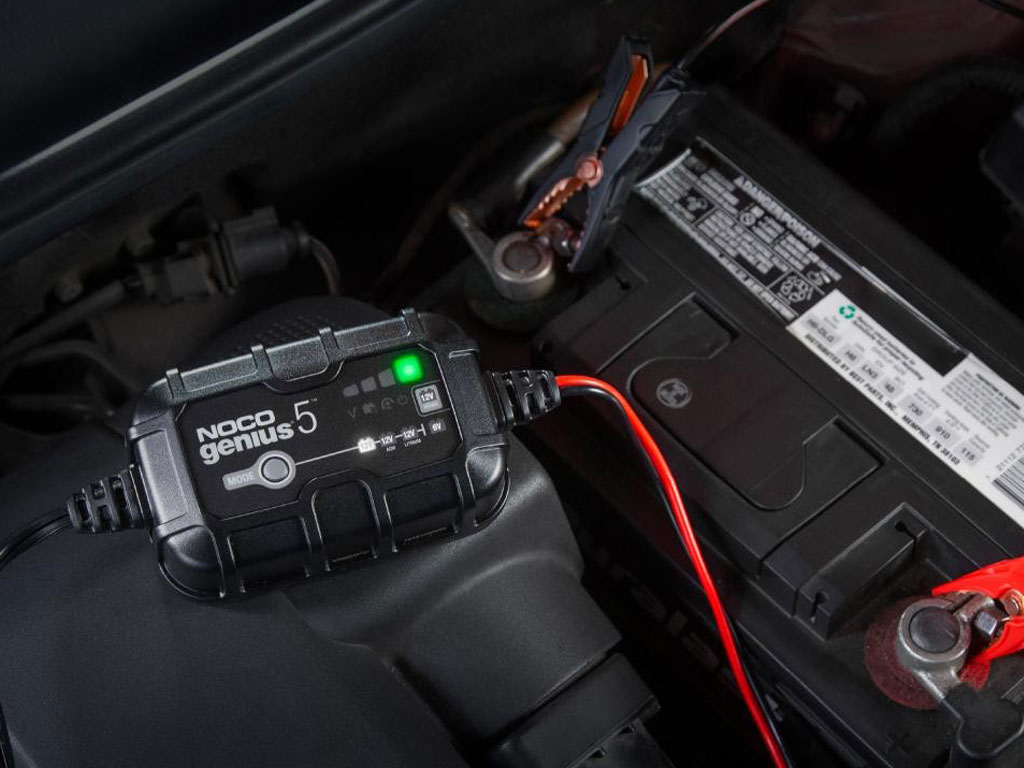 Nabíječ akumulátorů NOCO GENIUS 5, pro 6V a 12V akumulátory, 5A 