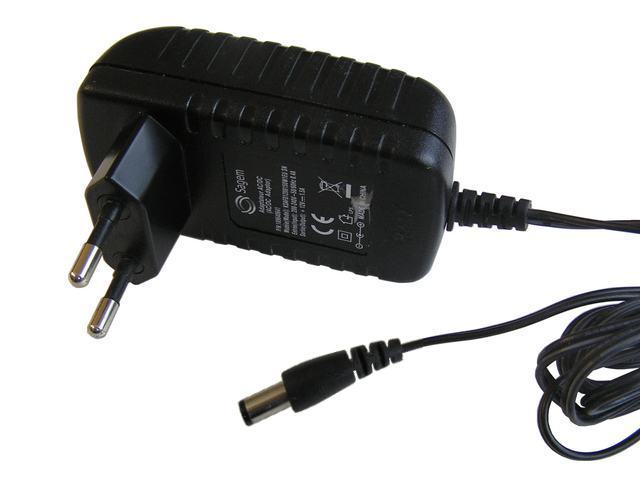 Napaječ univerzální impulzní 12V / 1,5A, konektor 5,5x2,1mm ITE MH18