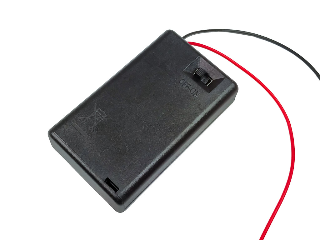 Pouzdro na baterie 3x AAA vedle sebe, krabička s vypínačem, vývod vodiče