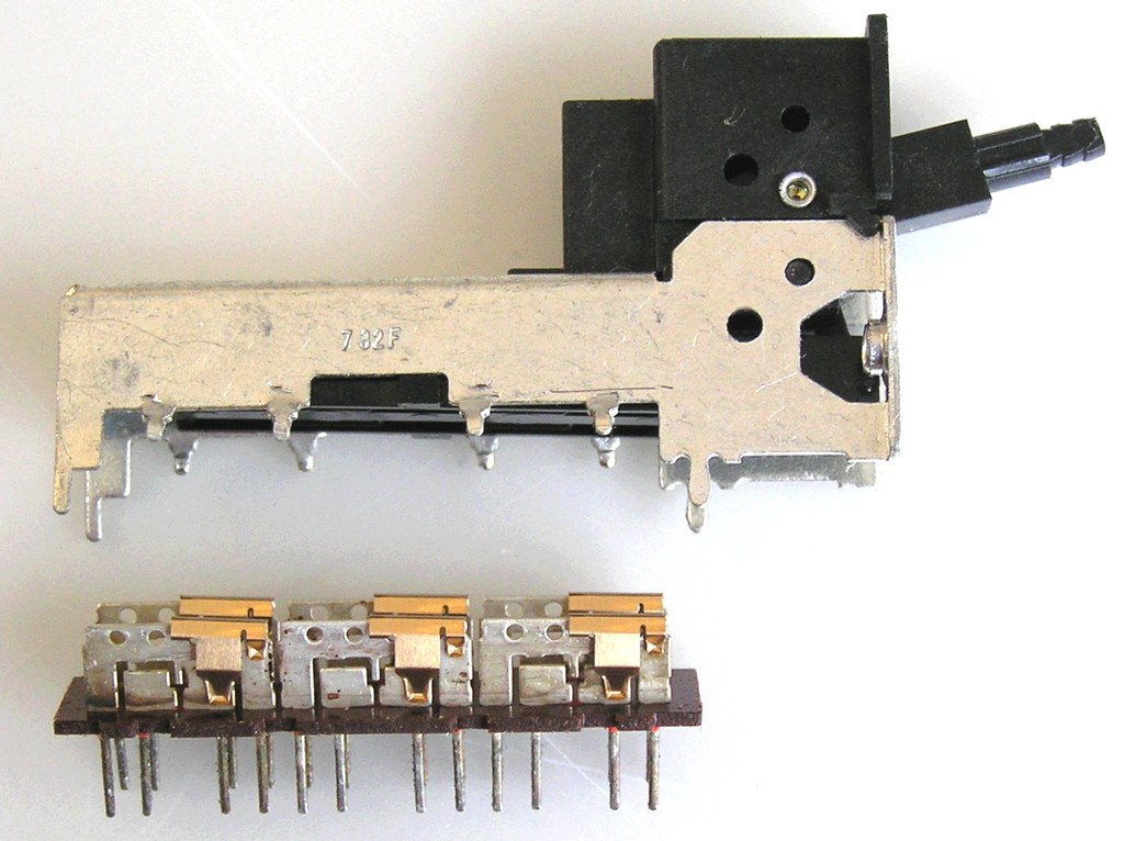 Přepínač radiomagnetofonu dvoupolohový 6 sekcí, 2 x 12 pin, výrobce ALPS