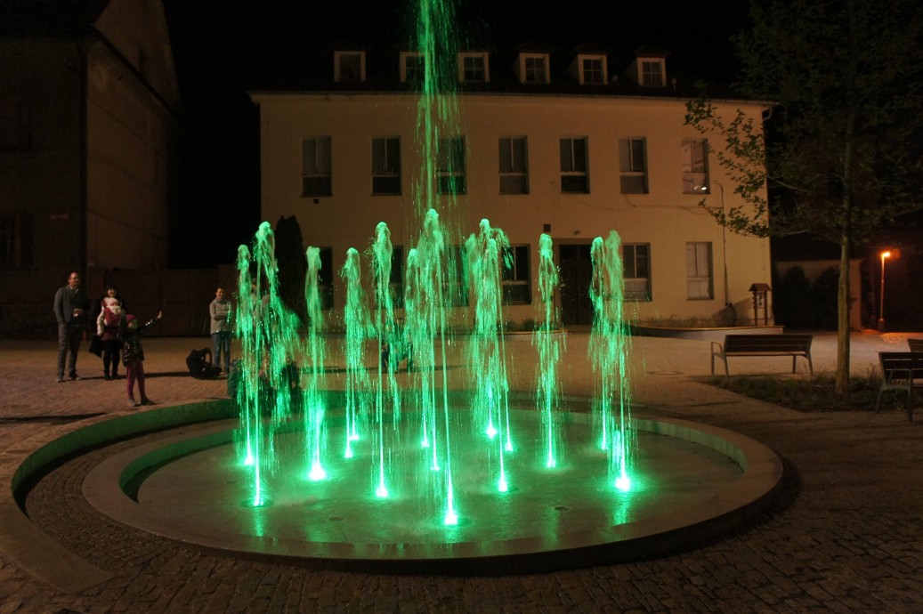 Světlo LED RISE nerez 3*1W, RGBV+, na noze, 30 degree, 12V DC