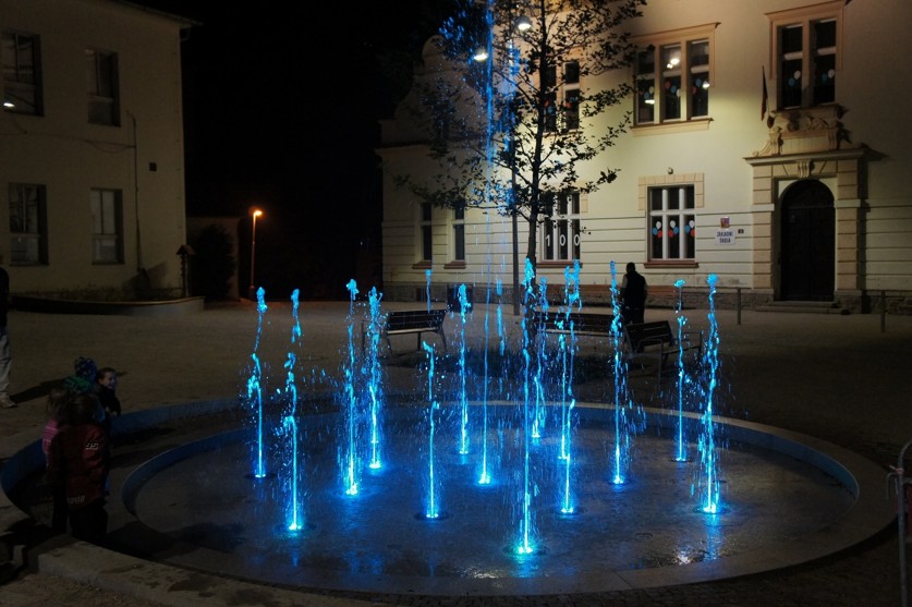 Světlo LED RISE nerez 9*1W, RGBV+, s otvorem, závit 6/4", 30degree, 12V DC