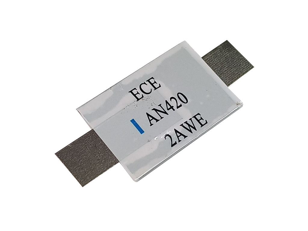 Tepelná pojistka, vratná, bimetal 70C, 2.4 x 5.4 x 15 mm, vývody 70mm