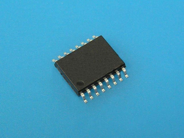 SMD obvod IR2113S pro řízení FET tranzistorů