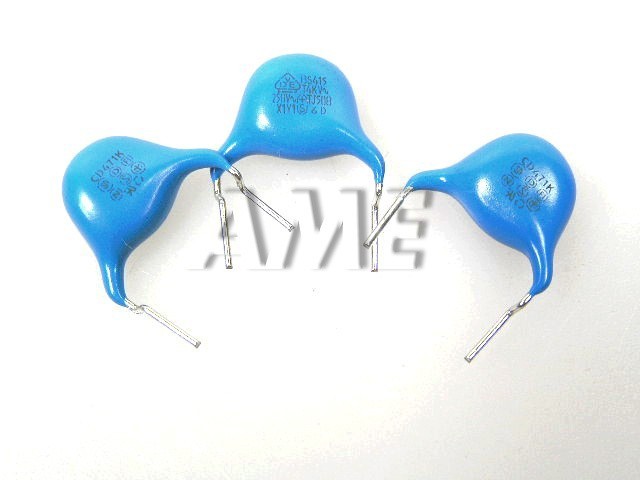 Keramický kondenzátor 470pF 250V s roztečí 13mm