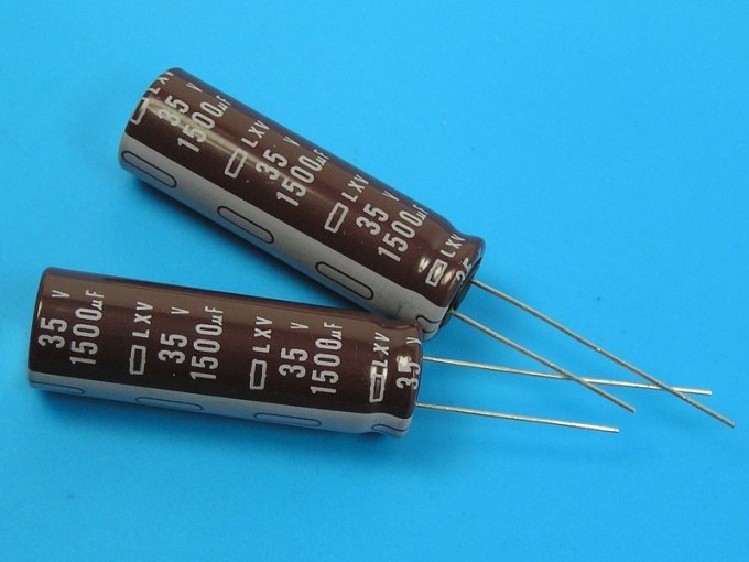 Elektrolytický kondenzátor 1500uF 35V 105°C Low ESR Nippon LXV