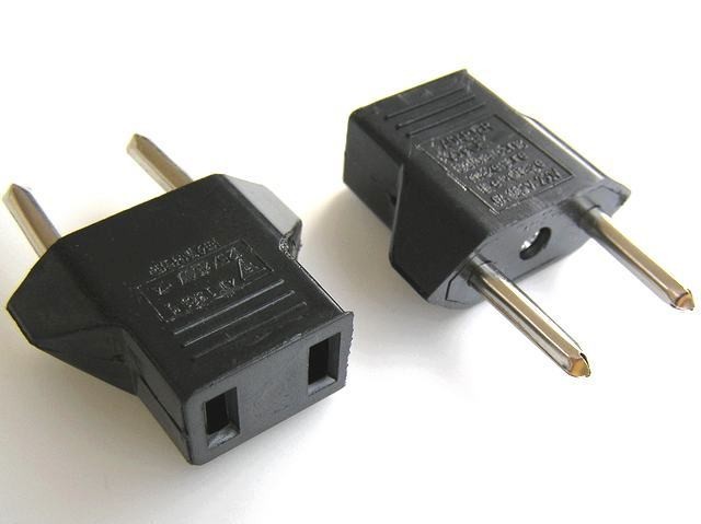 Adaptér zásuvky 230V pro US a Asii na EU