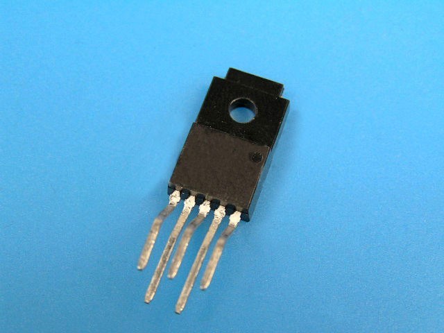 Stabilizátor napětí BA41W12ST +8V/1A a +5V/0,5A