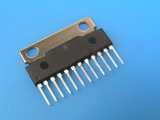 Integrovaný obvod NF-KS 27V 8A 2x44W AN17831A