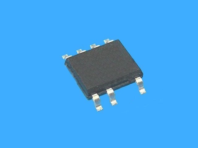 Výkonový spínaný obvod LNK304DN pro impulzní zdroje