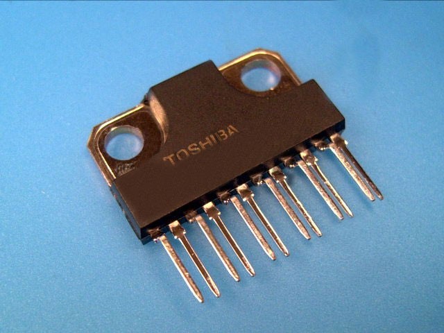 Integrovaný obvod TA8200AH 37V 2.5A 2x13W