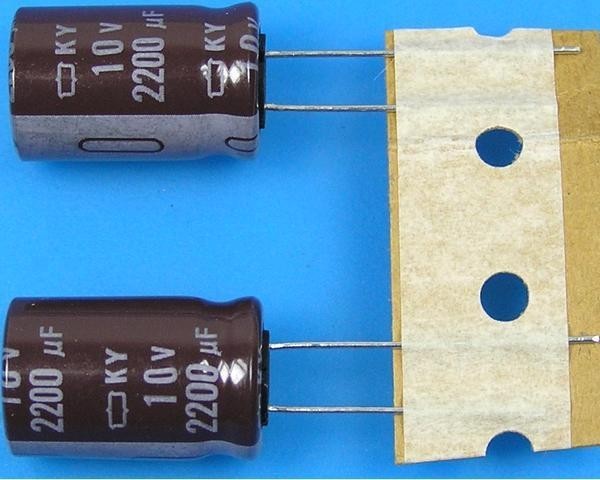 Elektrolytický kondenzátor 2200uF 10V 105°C nízký ESR Nippon KY