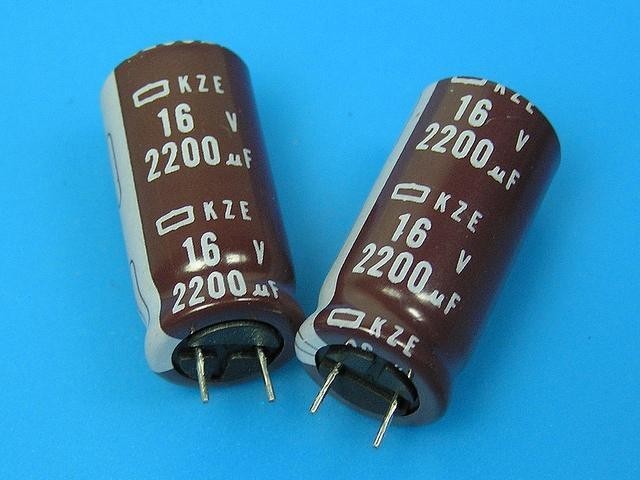 Elektrolytický kondenzátor 2200uF 16V 105°C s nízkou ESR a dlouhou životností