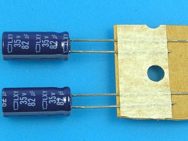 Elektrolytický kondenzátor 82uF 35V 105°C Low ESR Nippon LXY
