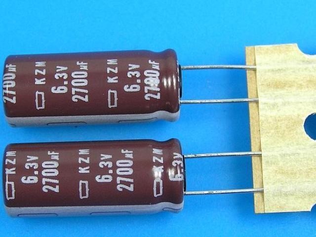 Elektrolytický kondenzátor 2700uF 6,3V 105°C Nippon KZM low ESR