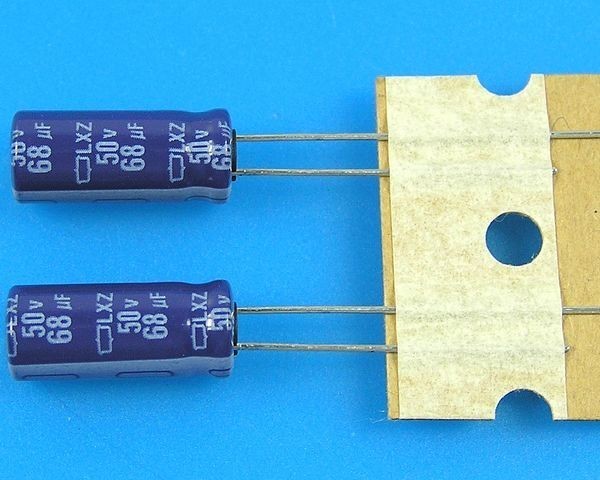 Elektrolytický kondenzátor 68uF 50V 105°C low ESR Nippon LXZ