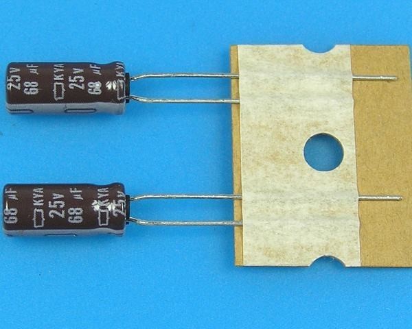 Elektrolytický kondenzátor 68uF 25V 105°C Low ESR Nippon KYA