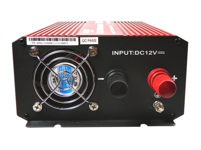 Sinusový měnič napětí 12V na 230V 600W pro auto a karavan