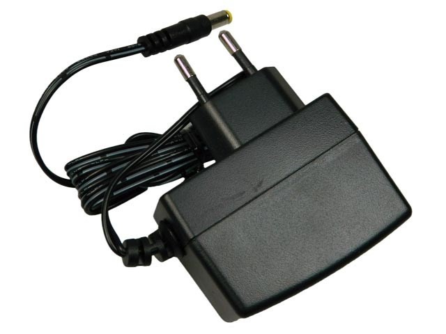 Univerzální impulzní napájecí adaptér 8,4V 1A s konektorem 5,5x2,1 mm