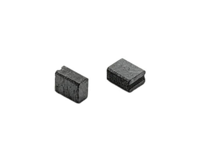 Uhlíkové kartáče do elektromotorů 4,4 x 6,9 x 8,2 mm, sada 2 ks