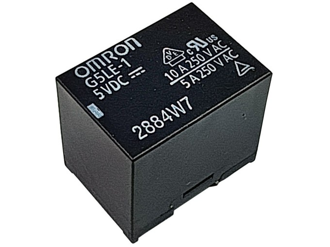 Elektromagnetické relé 5V DC, 1x přepínací kontakt, 10A/240V AC, 8A/30V DC G5LE-1
