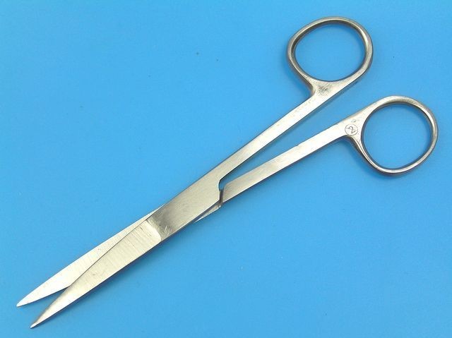 Chirurgické nůžky špičaté 130 mm z nerezové oceli pro servisní použití