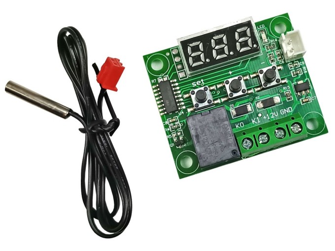 Panelový digitální termostat W1209 s napájením 12V a rozsahem -9°C až +99°C