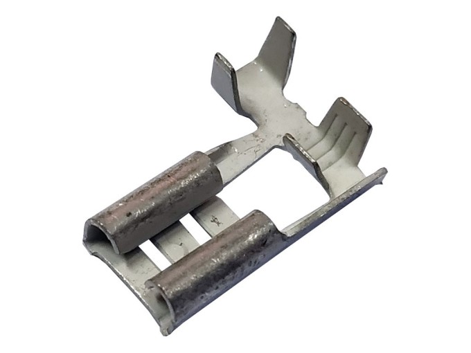Úhlový boční konektor Faston 6,3 mm zásuvka