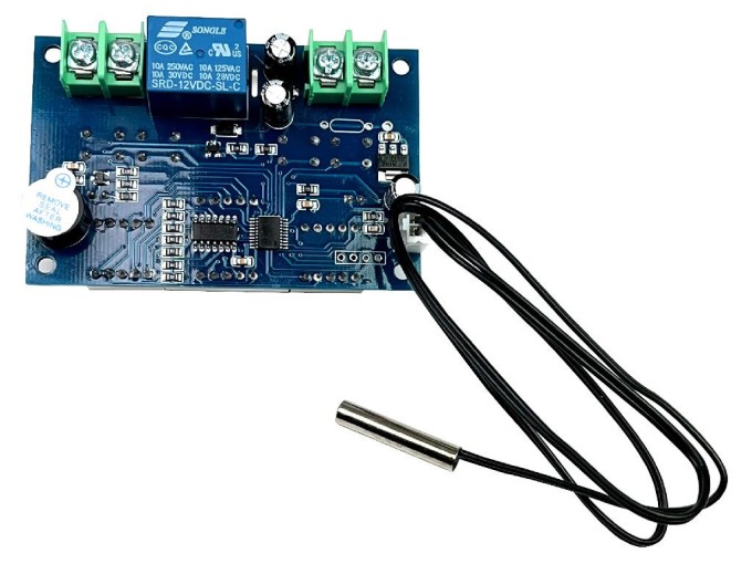 Panelový digitální termostat W1401 s napájením 12V a rozsahem -9°C až +99°C