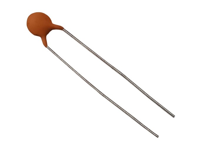 Keramický kondenzátor 10nF 500V s průměrem 8 mm
