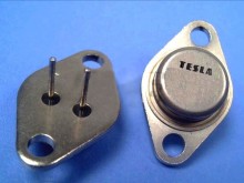 Tranzistor NPN KU612 s originální značkou Tesla