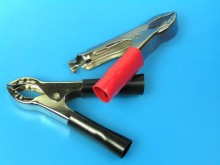 Červená krokosvorka pro autobaterie 30A, max. uchycení 25mm