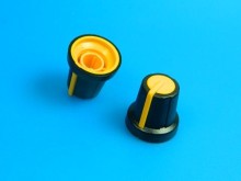 Miniaturní knoflík na potenciometr s oskou 6 mm a ukazatelem