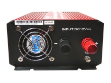 Sinusový měnič napětí 12V na 230V 600W pro auto a karavan