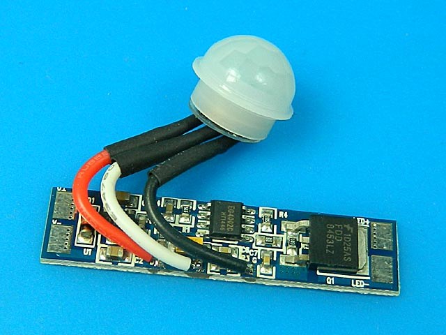 spínač s PIR čidlem pro LED osvětlení do Al profilů   AP01